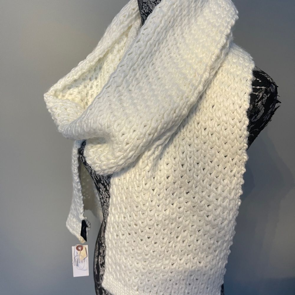 Lord & Taylor Honeycomb Scarf . Ivory . NEW